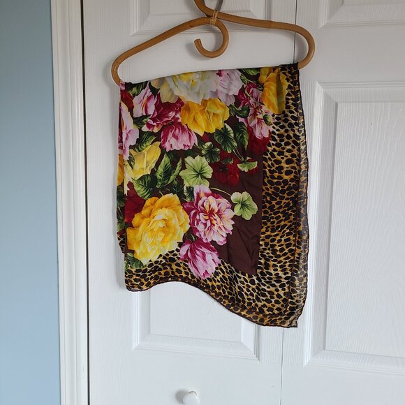 Dolce & Gabbana 100% silk scarf - Picture 3 of 9